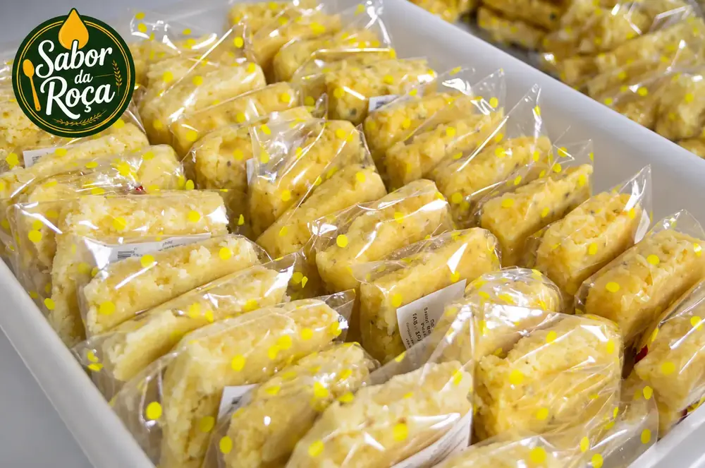 Cocadas artesanais de abacaxi da marca Salgados Sabor da Roça
